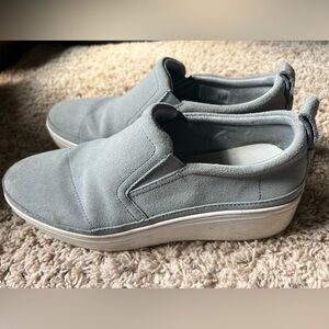 Women’s Toms slip on suede platform sneakers size 9.5